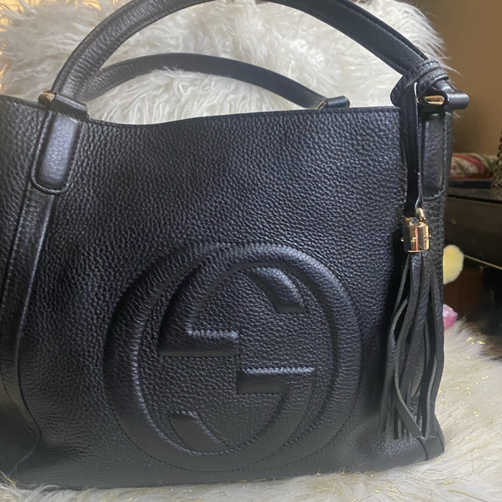 Black leather big G Gucci shoulder bag